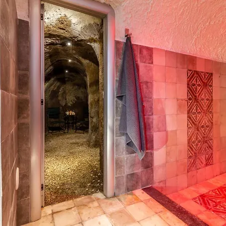 Margherita Con Hammam & Jacuzzi *